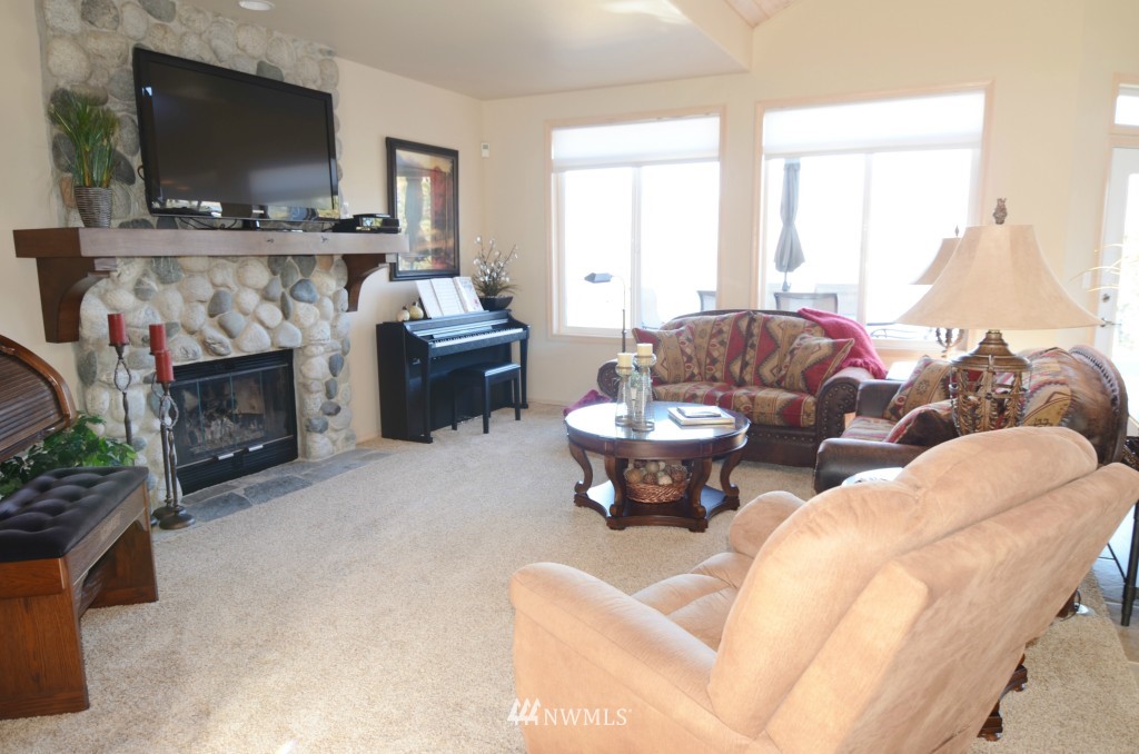 4407 South Lakeshore Road Chelan, WA 98816 - Photo 10 of 24 Gallery Image 10