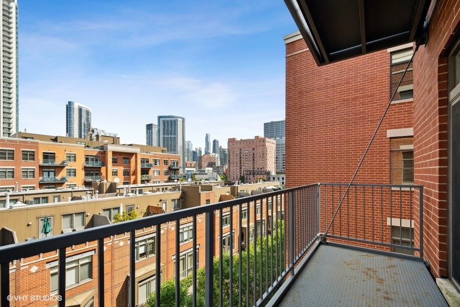 560 West Fulton Street, Unit 504 Chicago, IL 60661 - Photo 16 of 17 a view of city from balcony
