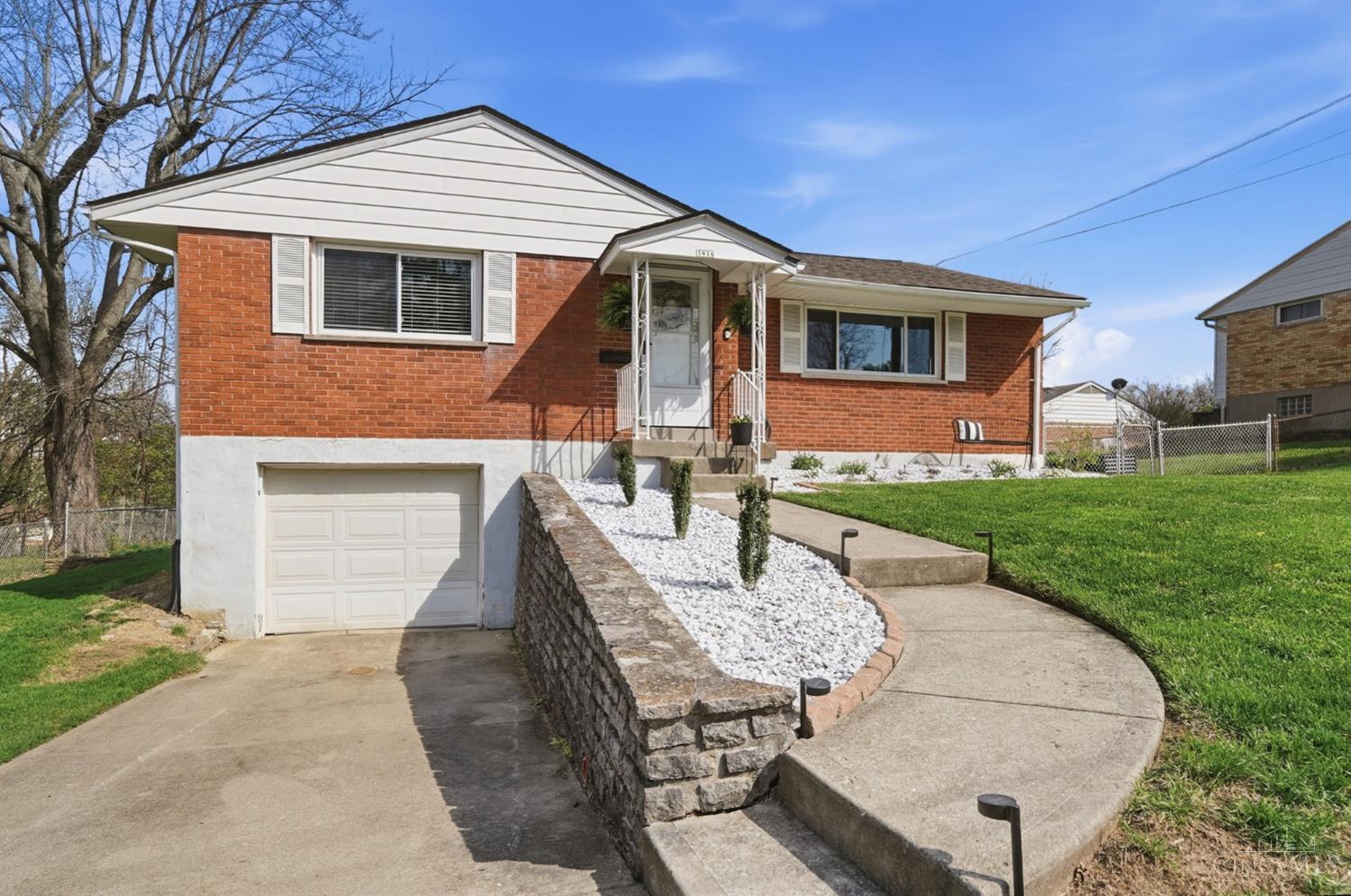 3916 Ridgecombe Drive Cincinnati, OH 45248 - Photo 4 of 58