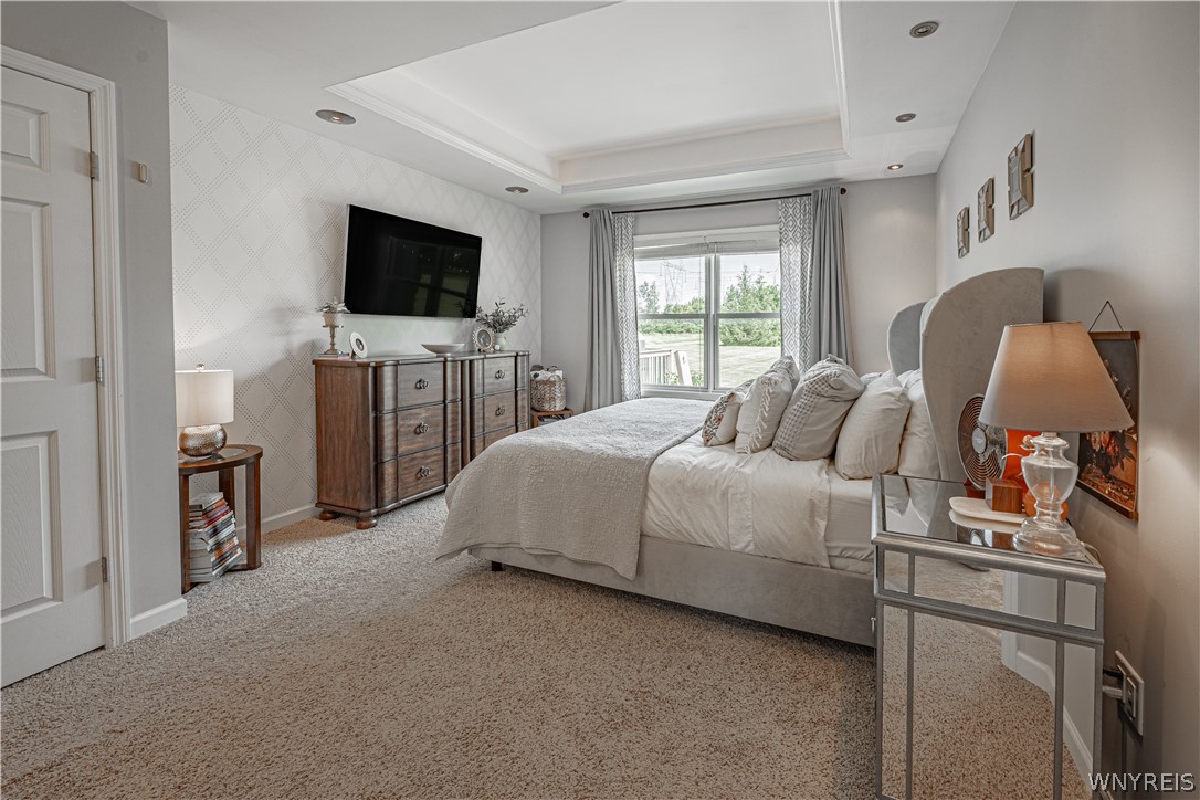 4899 Beach Ridge Road Pendleton, NY 14094 - Photo 18 of 48 Primary Suite