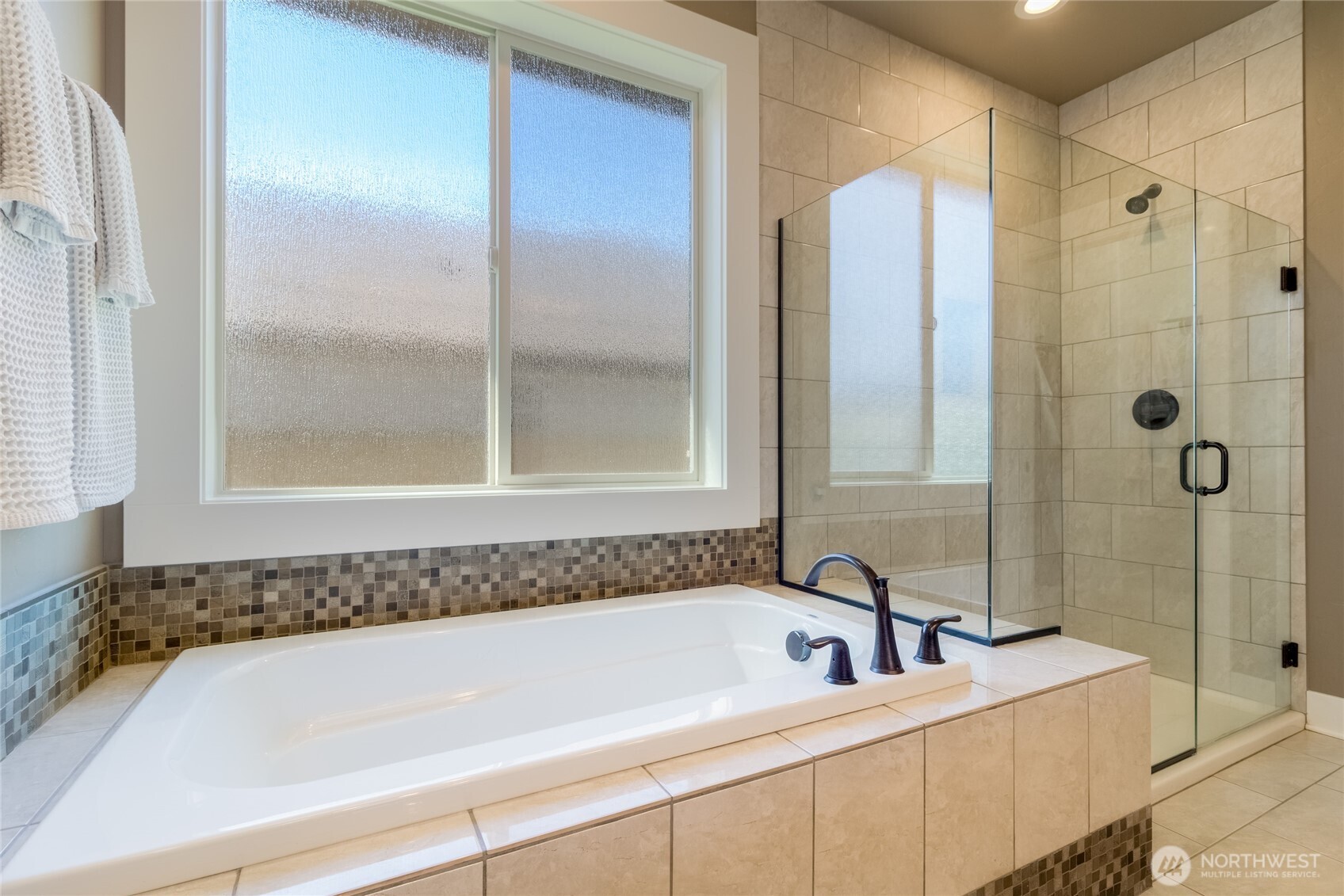 341 Reserve Way Walla Walla, WA 99362 - Photo 16 of 40 a bathroom with a bathtub and a sink