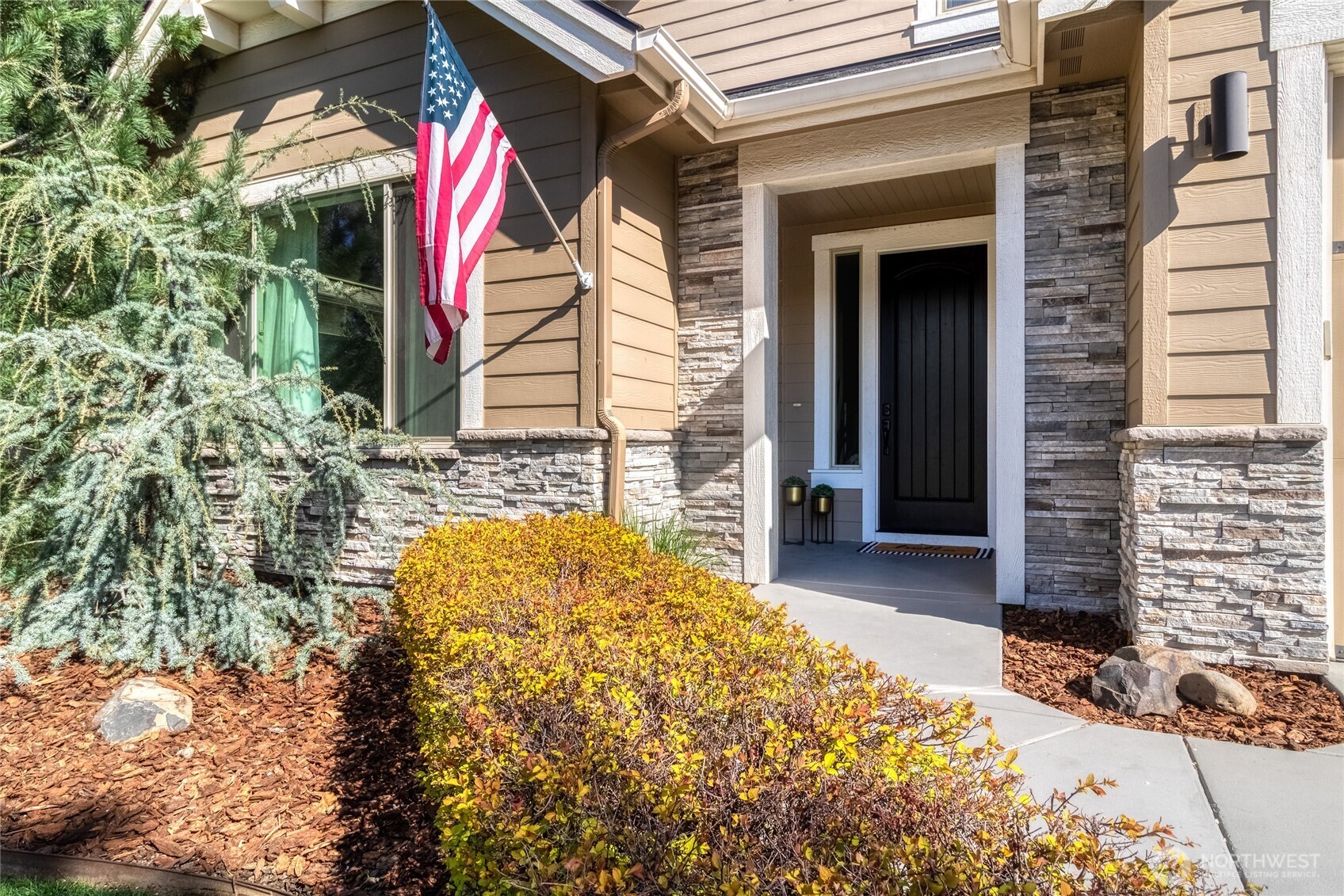 341 Reserve Way Walla Walla, WA 99362 - Photo 2 of 40 a view of a house with a yard