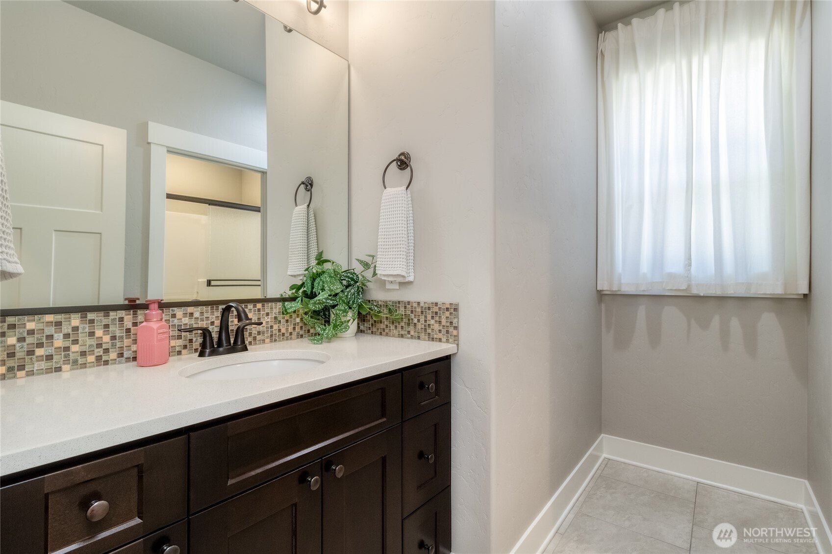 341 Reserve Way Walla Walla, WA 99362 - Photo 21 of 40 a bathroom with a sink and a mirror