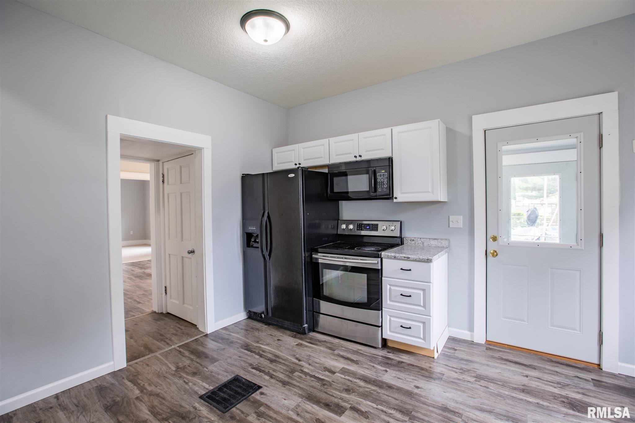 249 45th Street Moline, IL 61265 - Photo 7 of 23 Gallery Image 7