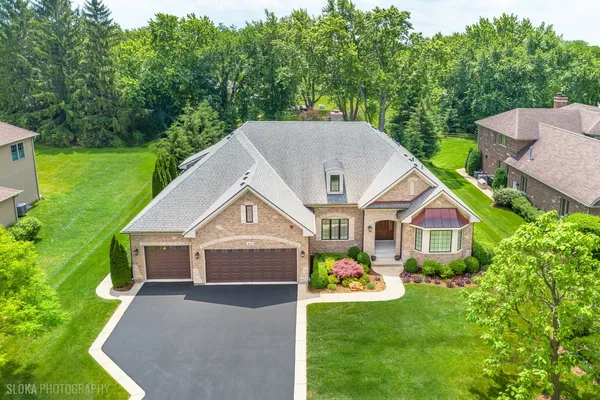$1,450,000 | 405 Fox Glove Lane, Barrington, IL 60010