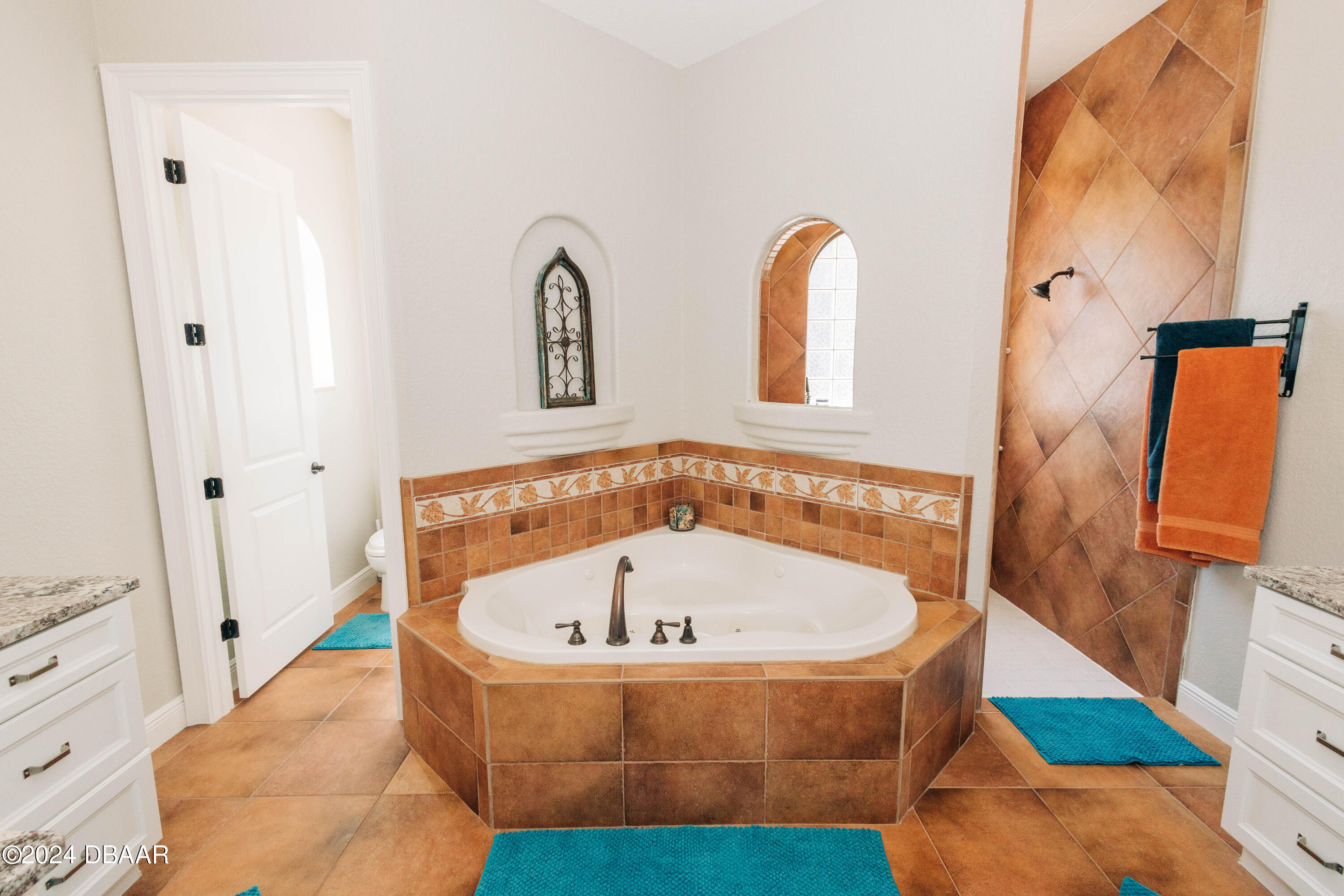 175 Whitcomb Drive Geneva, FL 32732 - Photo 13 of 91 a white bath tub sitting in a bathroom