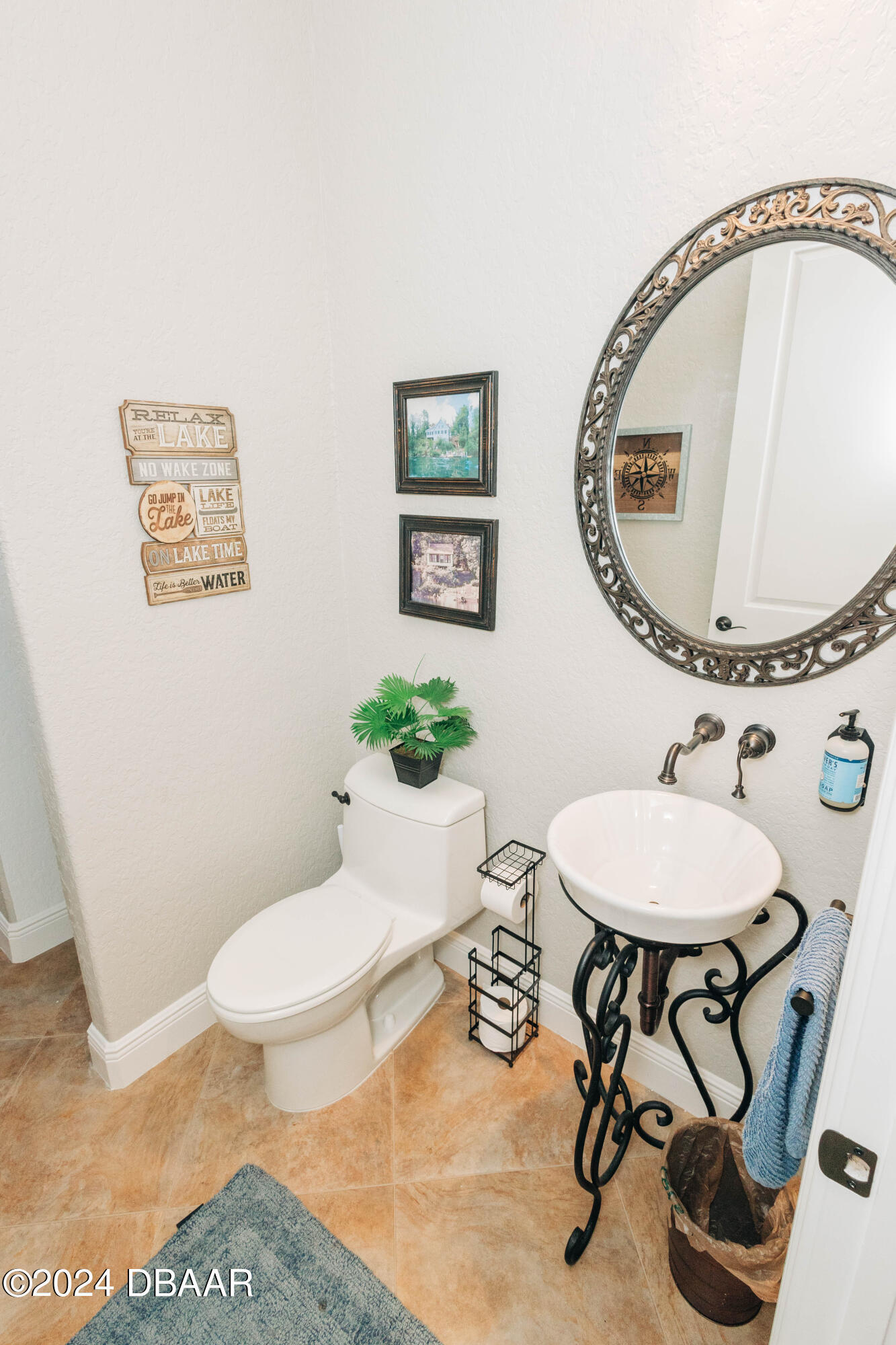 175 Whitcomb Drive Geneva, FL 32732 - Photo 24 of 91 a bathroom with a toilet a sink and a mirror