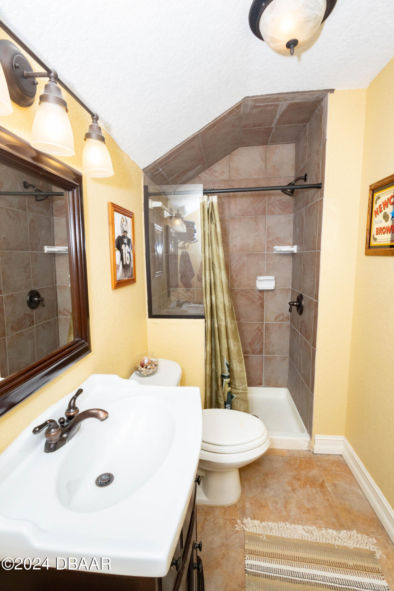 175 Whitcomb Drive Geneva, FL 32732 - Photo 35 of 91 a bathroom with a sink a toilet and shower
