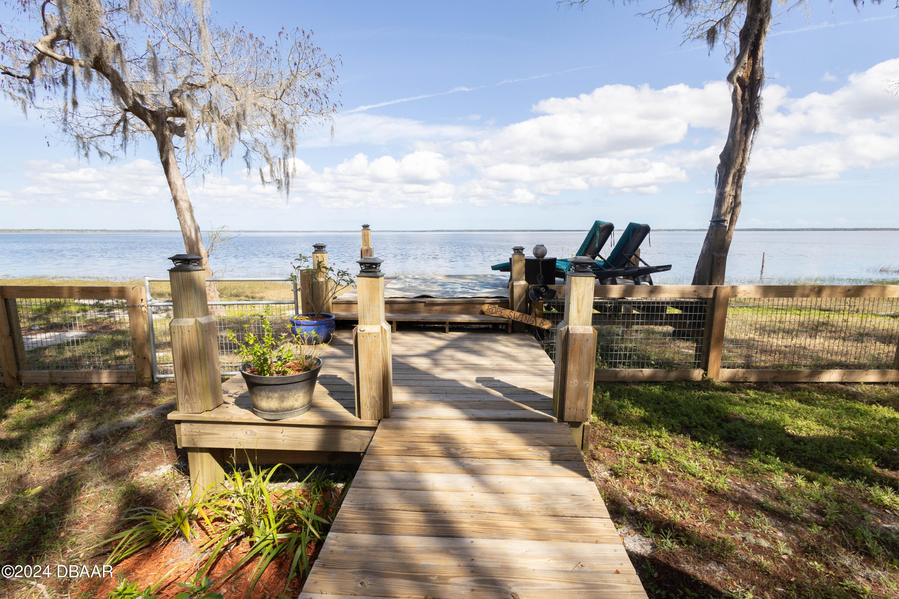 175 Whitcomb Drive Geneva, FL 32732 - Photo 71 of 91 a view of a terrace with wooden floor and seating space