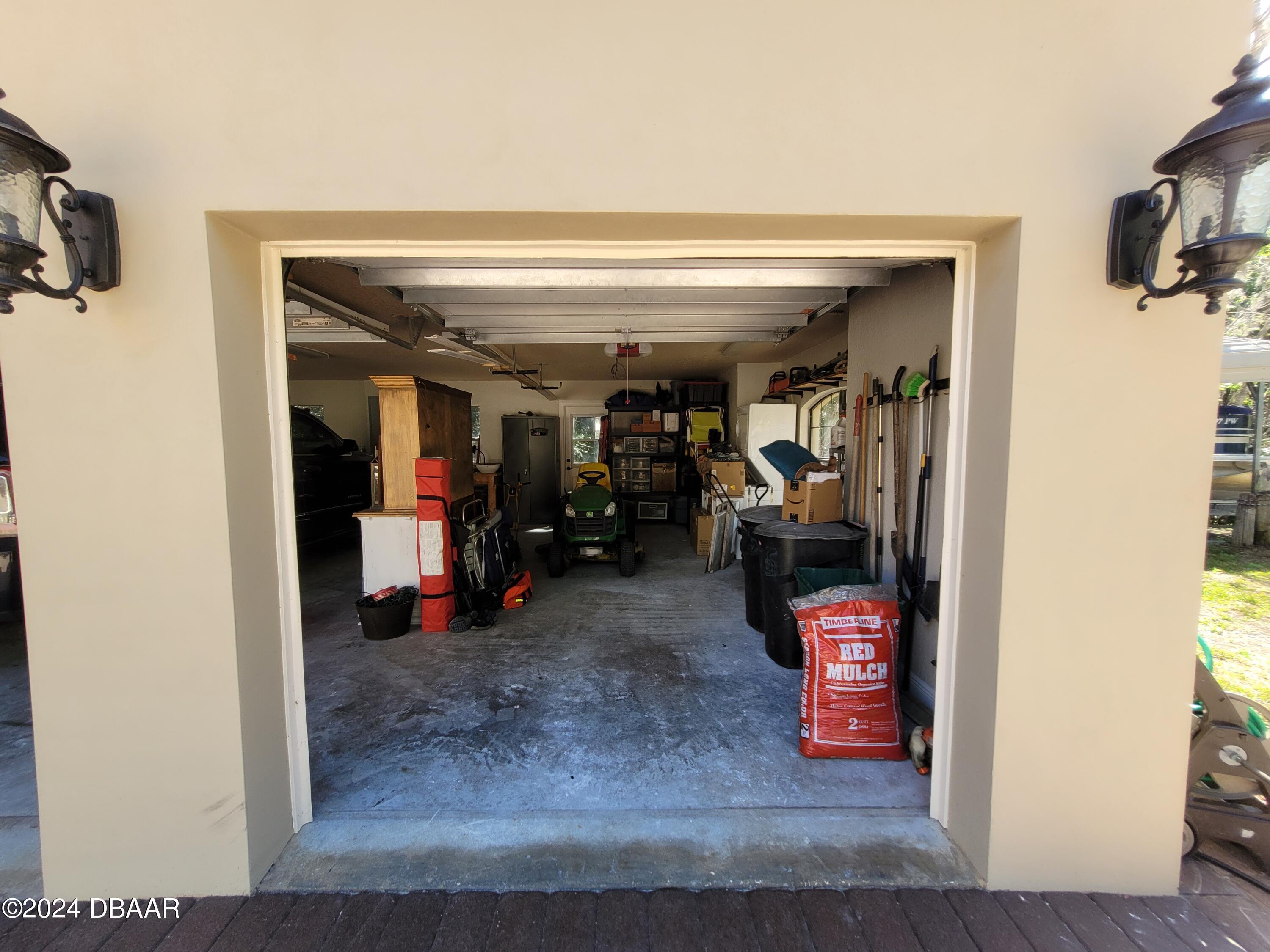 175 Whitcomb Drive Geneva, FL 32732 - Photo 75 of 91 a view of a livingroom with closet