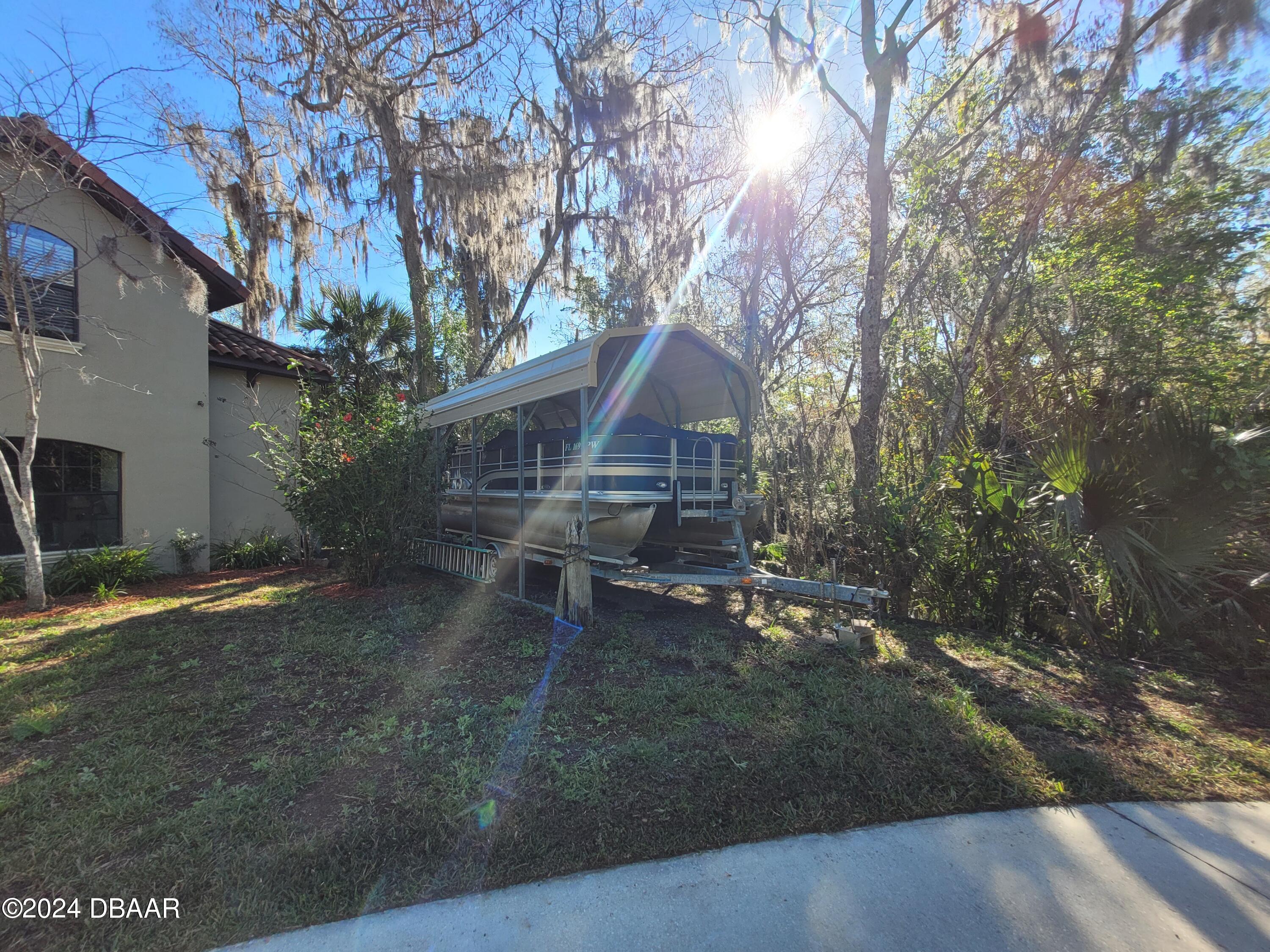 175 Whitcomb Drive Geneva, FL 32732 - Photo 86 of 91 a backyard of a house with table and chairs