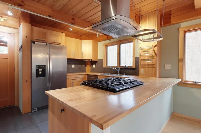 $615,000 | 93 Old Milford Road, Brookline, NH 03033