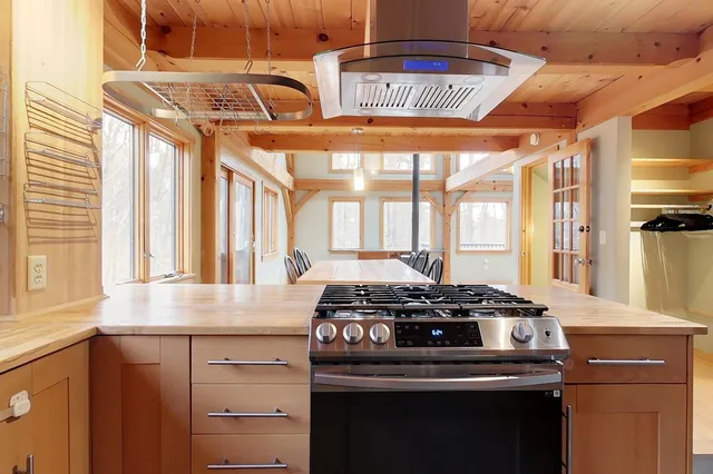 $615,000 | 93 Old Milford Road, Brookline, NH 03033