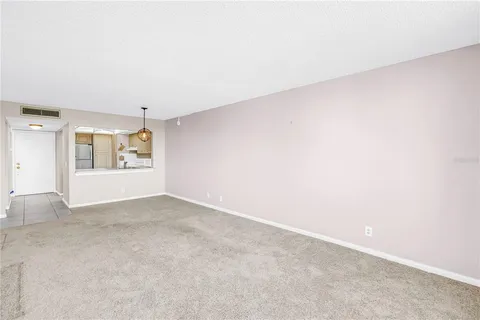 $175,000 | 6104 Palma Del Mar Boulevard South, Unit 305, St. Petersburg, FL 33715