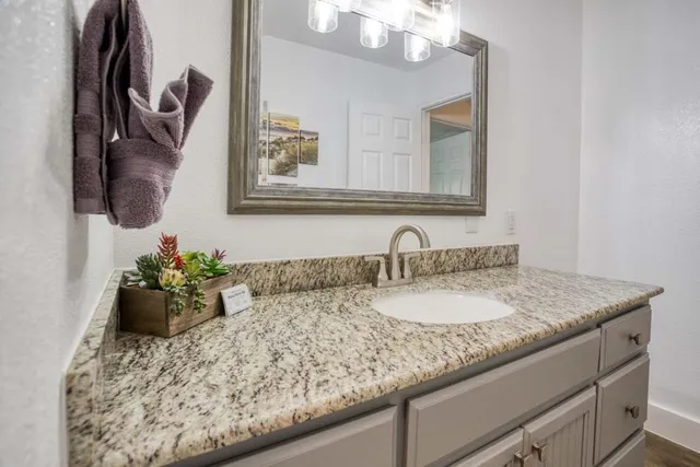 $6,000 | 100 Ocean View Place, Corpus Christi, TX 78411