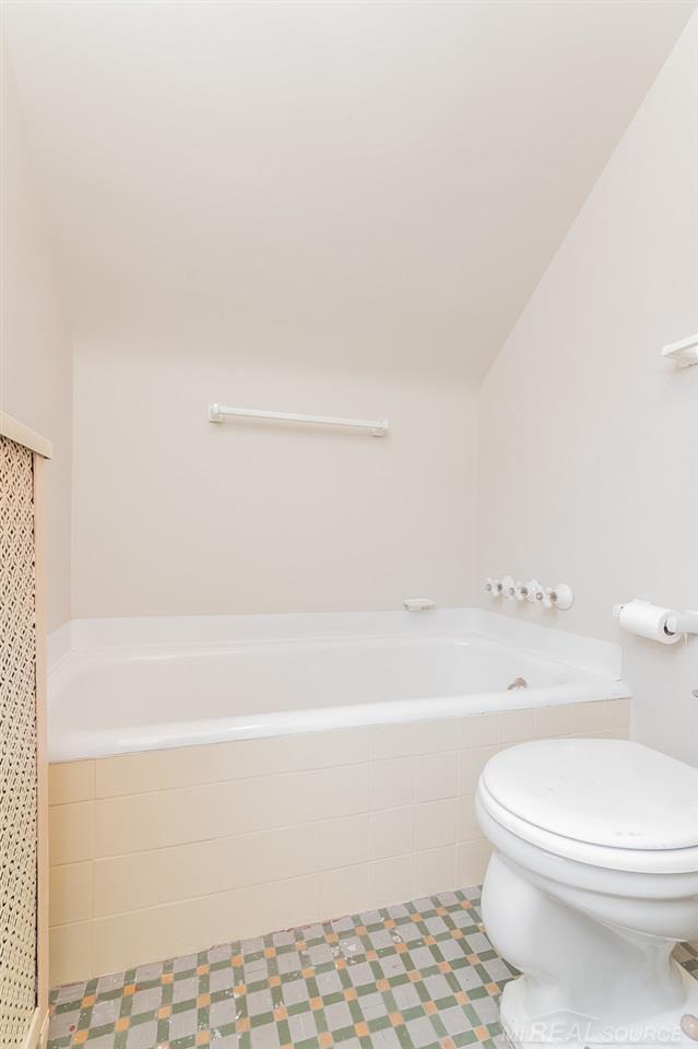 621 South Oxford Road Grosse Pointe, MI 48236 - Photo 41 of 57 50016800-40.JPG