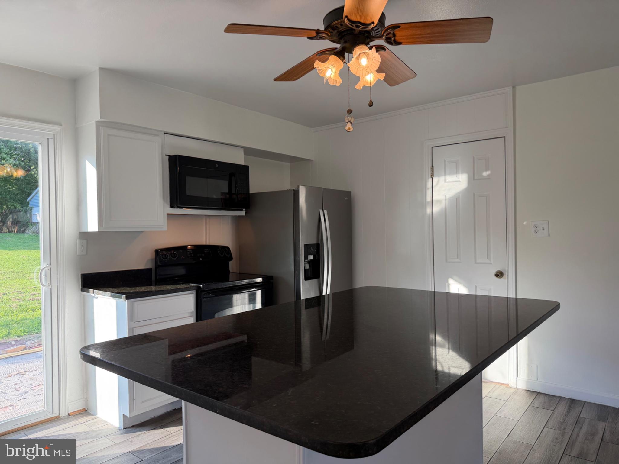 606 West Beech Road Sterling, VA 20164 - Photo 17 of 33 Kitchen with sleek finishes.