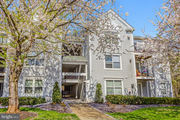 $425,000 | 10007 Vanderbilt Circle, Unit 12, Rockville, MD 20850