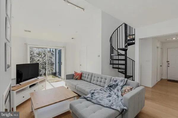 $425,000 | 10007 Vanderbilt Circle, Unit 12, Rockville, MD 20850