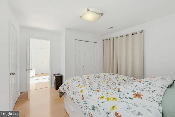 $425,000 | 10007 Vanderbilt Circle, Unit 12, Rockville, MD 20850