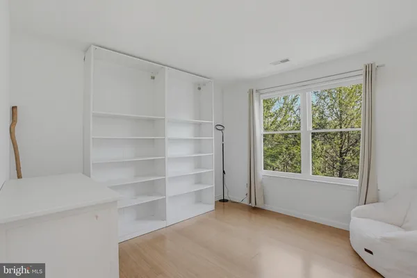 $425,000 | 10007 Vanderbilt Circle, Unit 12, Rockville, MD 20850