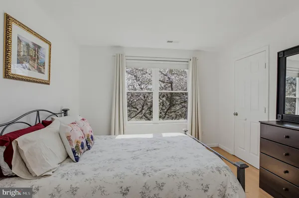 $425,000 | 10007 Vanderbilt Circle, Unit 12, Rockville, MD 20850