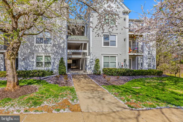 $425,000 | 10007 Vanderbilt Circle, Unit 12, Rockville, MD 20850