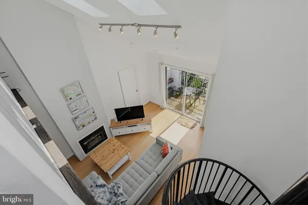 $425,000 | 10007 Vanderbilt Circle, Unit 12, Rockville, MD 20850