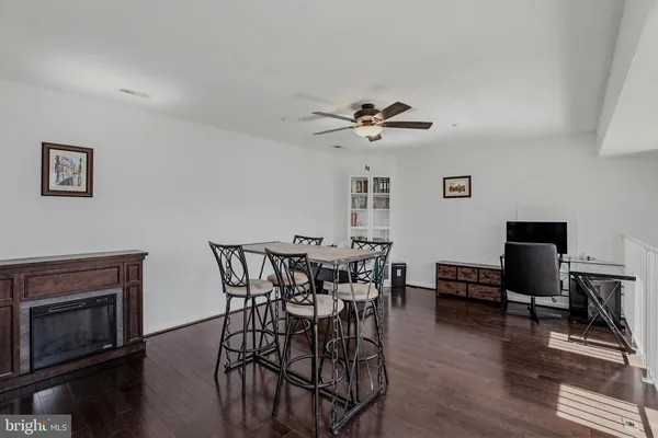 $425,000 | 10007 Vanderbilt Circle, Unit 12, Rockville, MD 20850