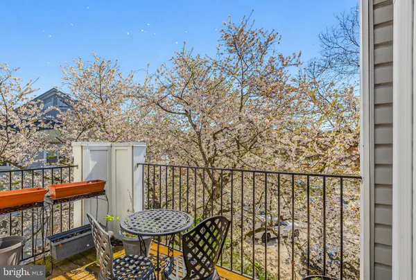 $425,000 | 10007 Vanderbilt Circle, Unit 12, Rockville, MD 20850