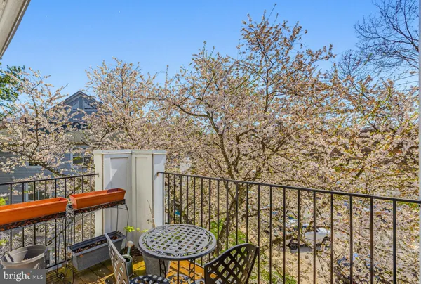 $425,000 | 10007 Vanderbilt Circle, Unit 12, Rockville, MD 20850