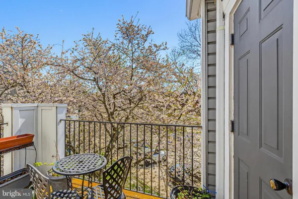 $425,000 | 10007 Vanderbilt Circle, Unit 12, Rockville, MD 20850