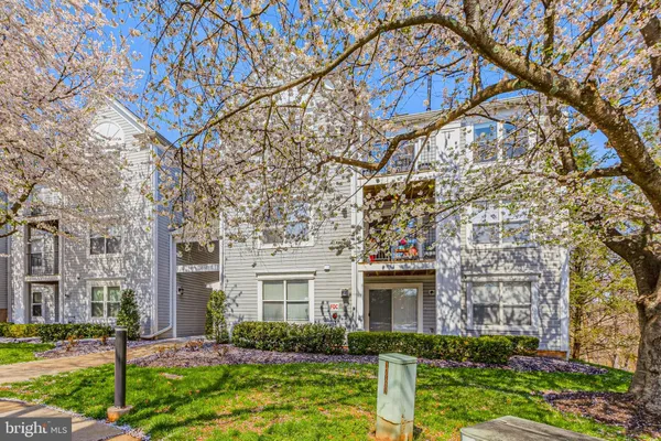 $425,000 | 10007 Vanderbilt Circle, Unit 12, Rockville, MD 20850
