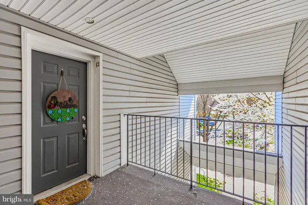 $425,000 | 10007 Vanderbilt Circle, Unit 12, Rockville, MD 20850