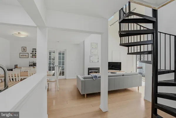 $425,000 | 10007 Vanderbilt Circle, Unit 12, Rockville, MD 20850