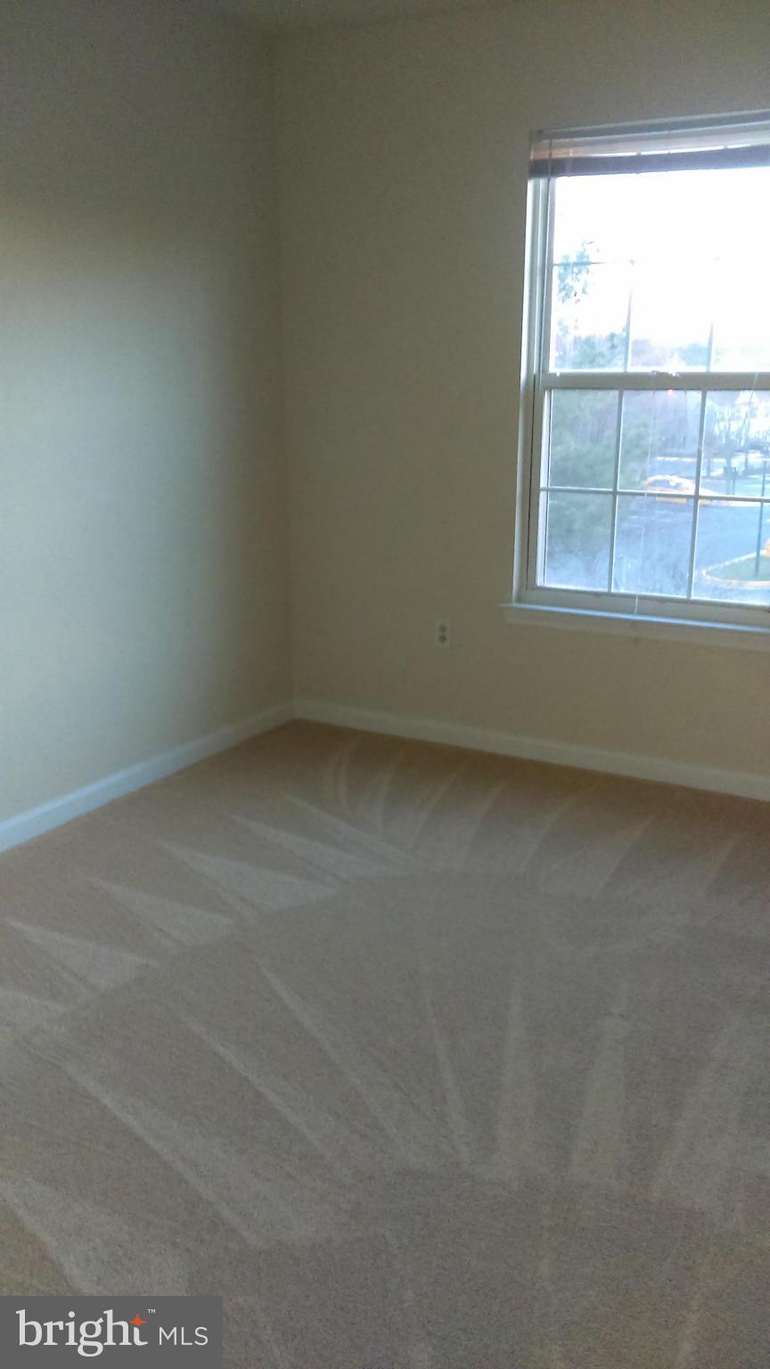 11117 Light Guard Loop Manassas, VA 20109 - Photo 15 of 25 an empty room with a window