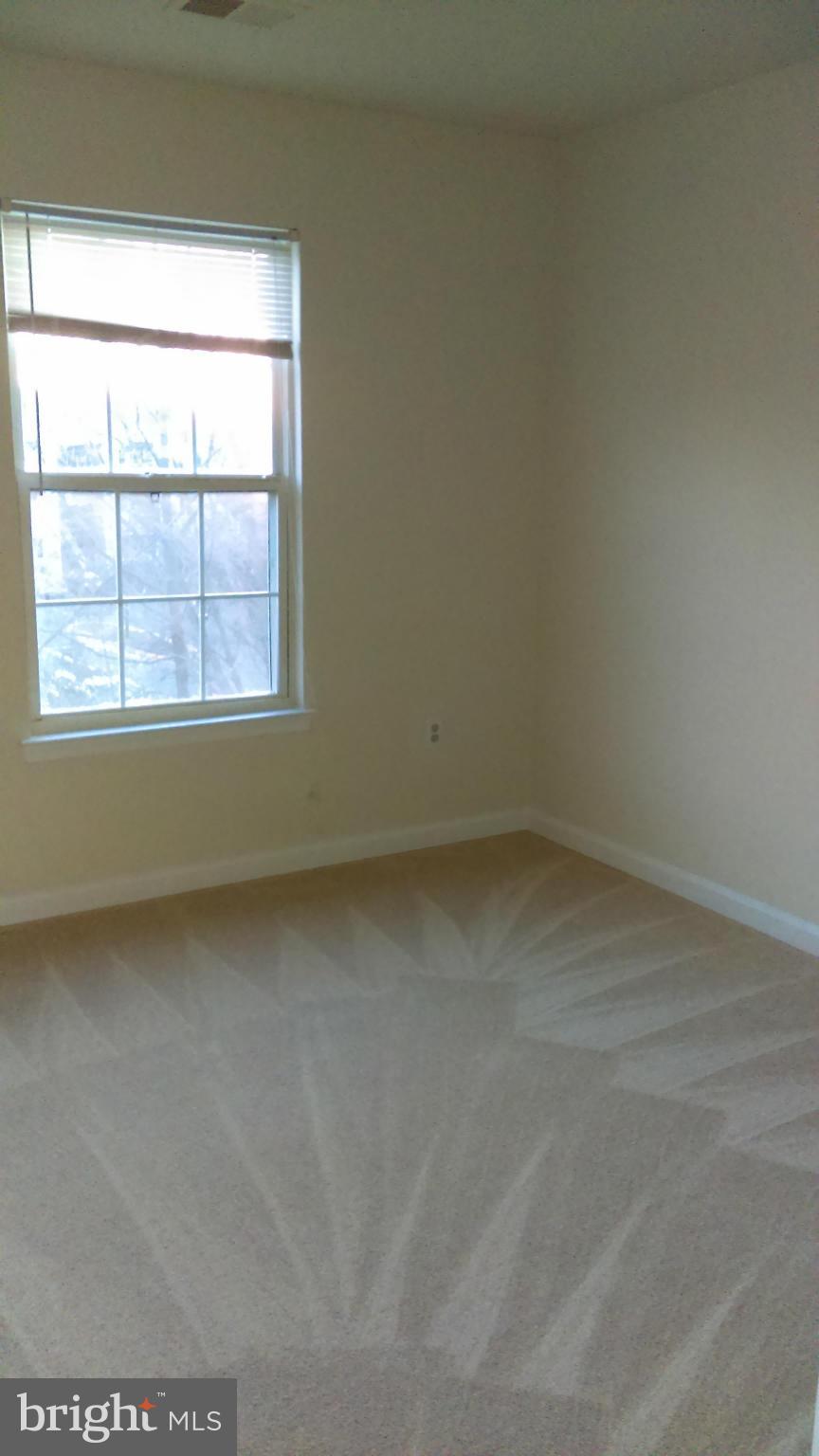 11117 Light Guard Loop Manassas, VA 20109 - Photo 16 of 25 an empty room with a window