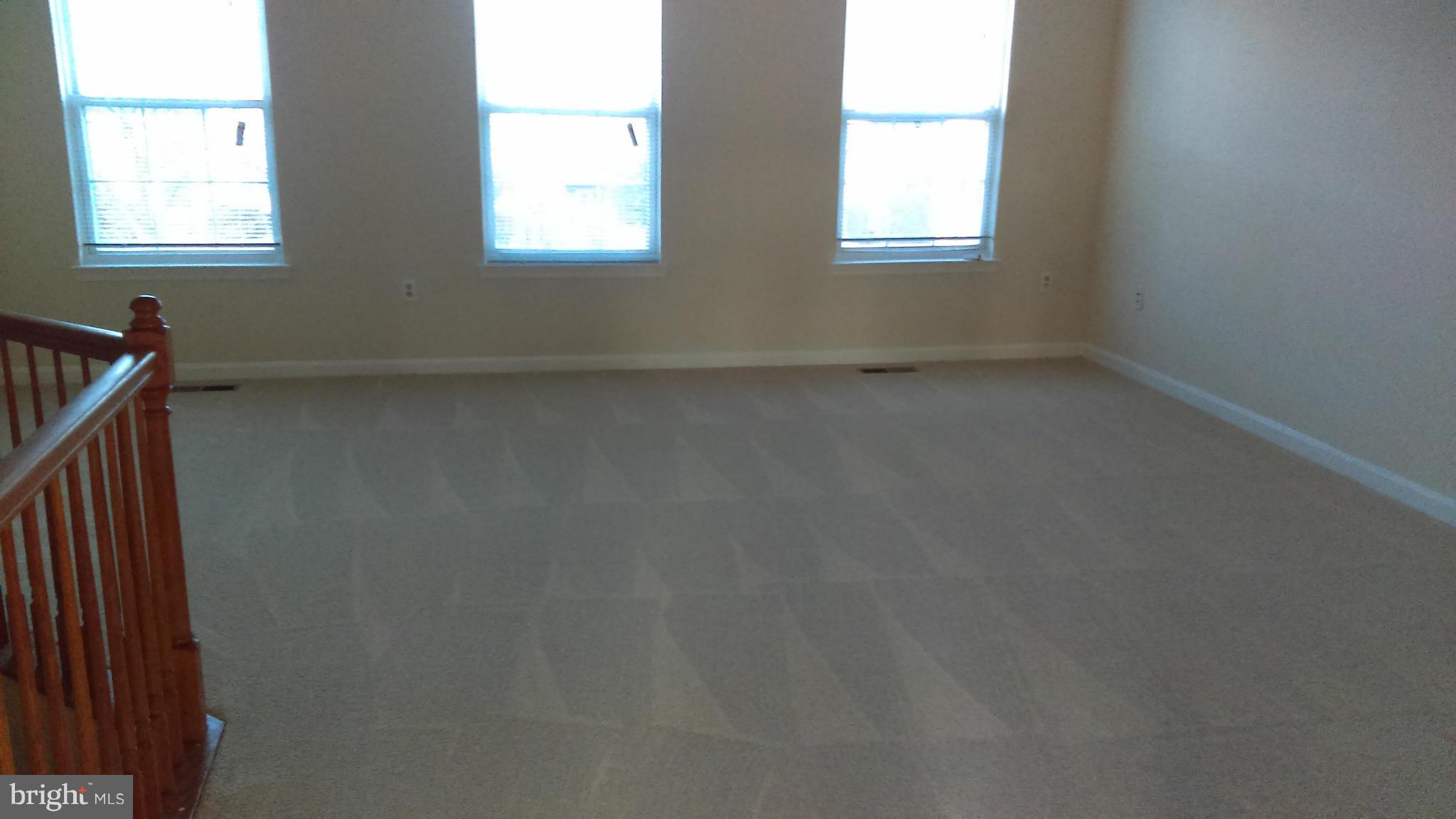 11117 Light Guard Loop Manassas, VA 20109 - Photo 4 of 25 an empty room with windows