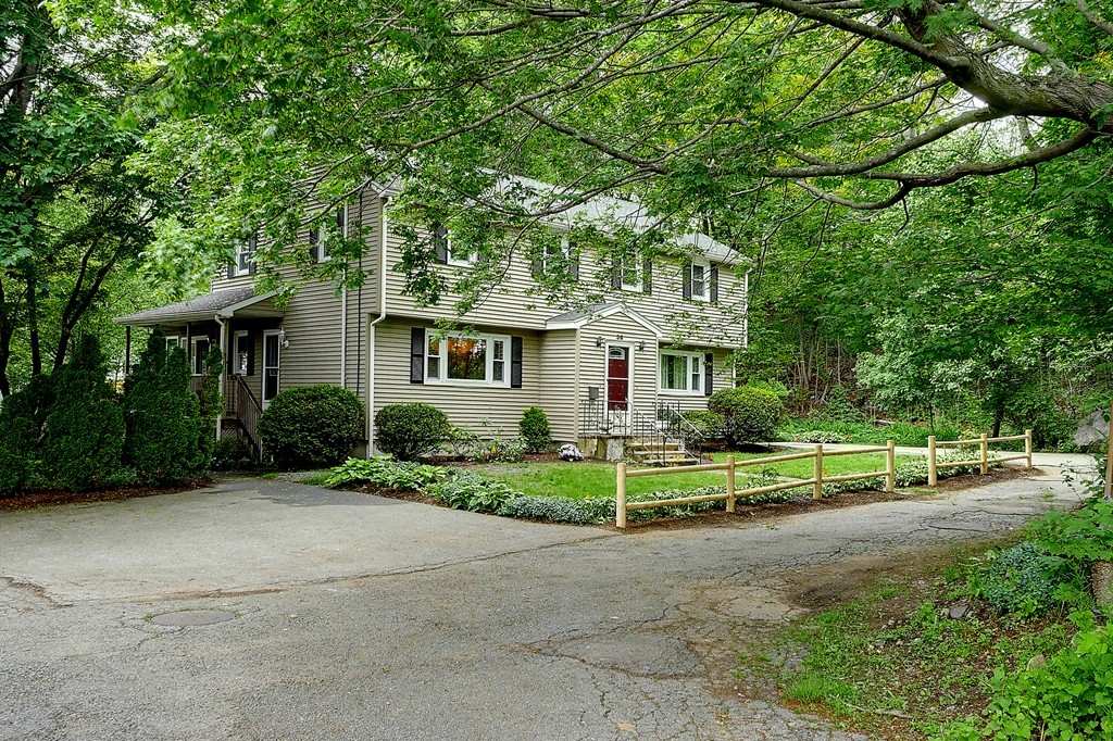 39 Davis St Extension Woburn, MA 01801 - Photo 1 of 29