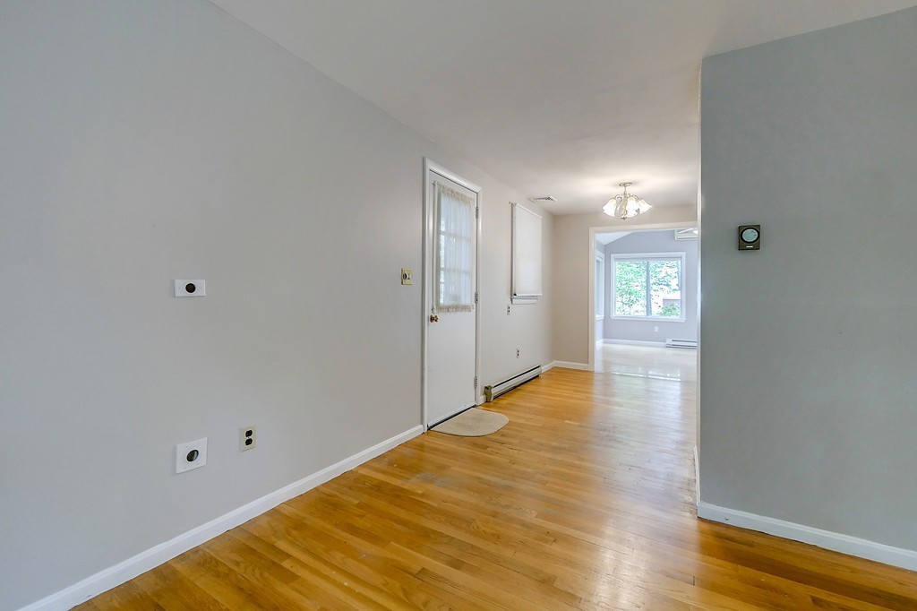 39 Davis St Extension Woburn, MA 01801 - Photo 16 of 29