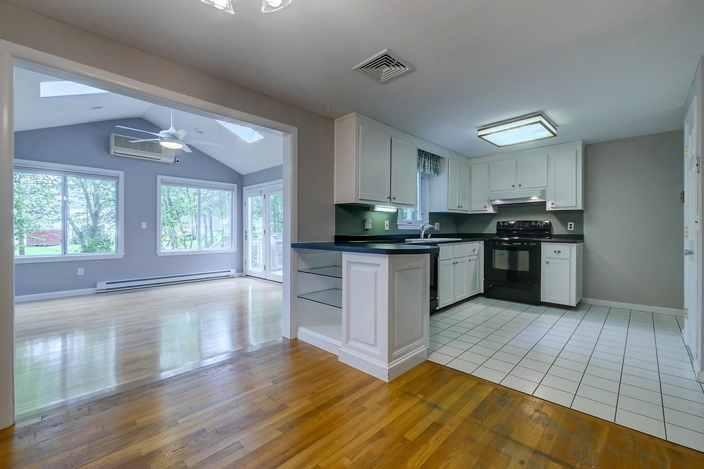 39 Davis St Extension Woburn, MA 01801 - Photo 17 of 29