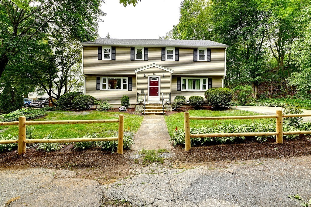 39 Davis St Extension Woburn, MA 01801 - Photo 3 of 29