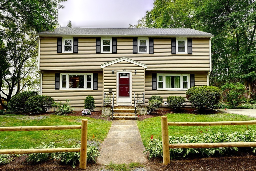 39 Davis St Extension Woburn, MA 01801 - Photo 4 of 29