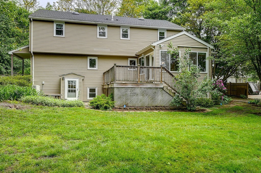 39 Davis St Extension Woburn, MA 01801 - Photo 7 of 29