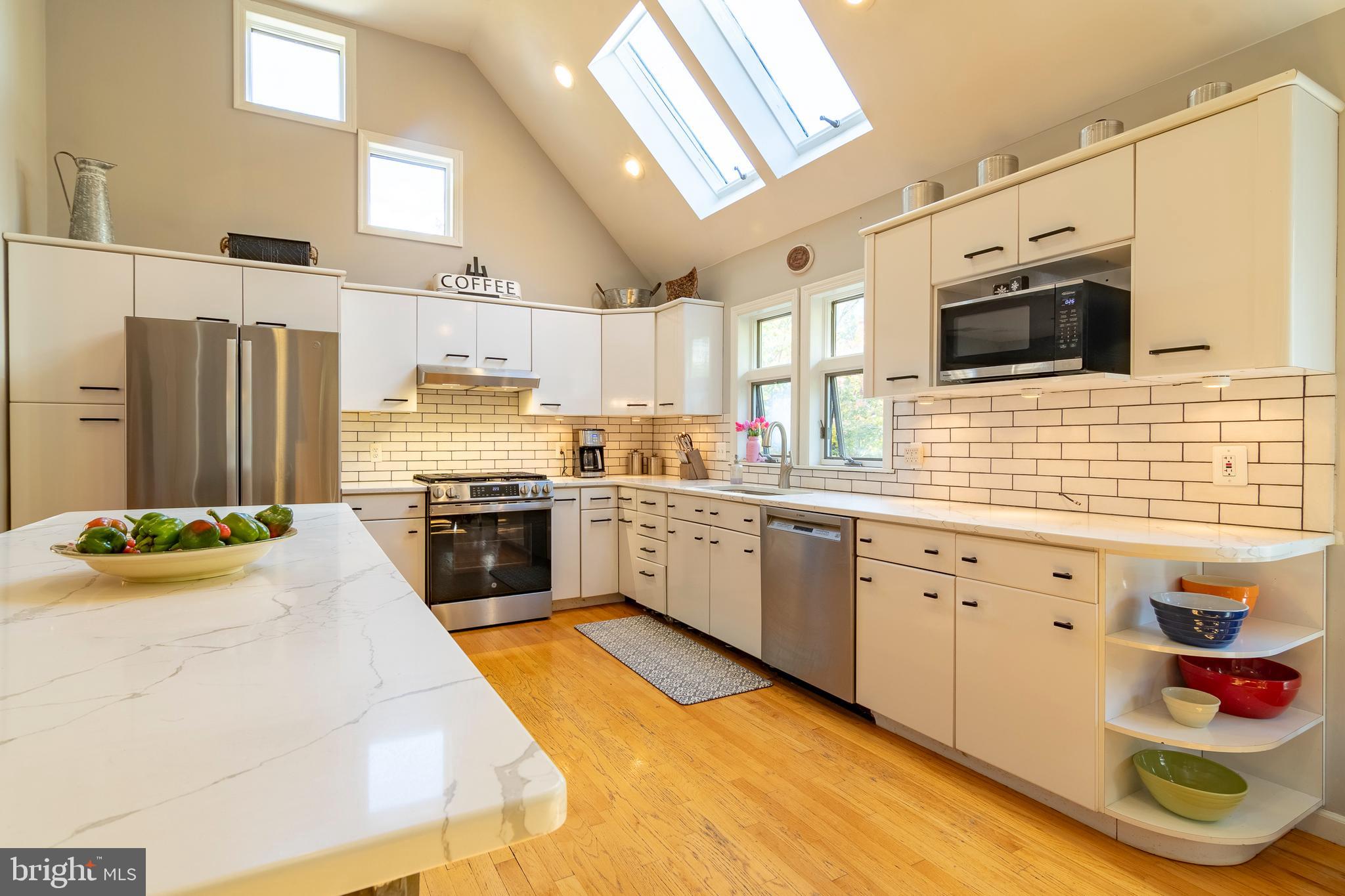 9 Wayside Lane Lebanon, NJ 08833 - Photo 7 of 41 Custom Gourmet Kitchen