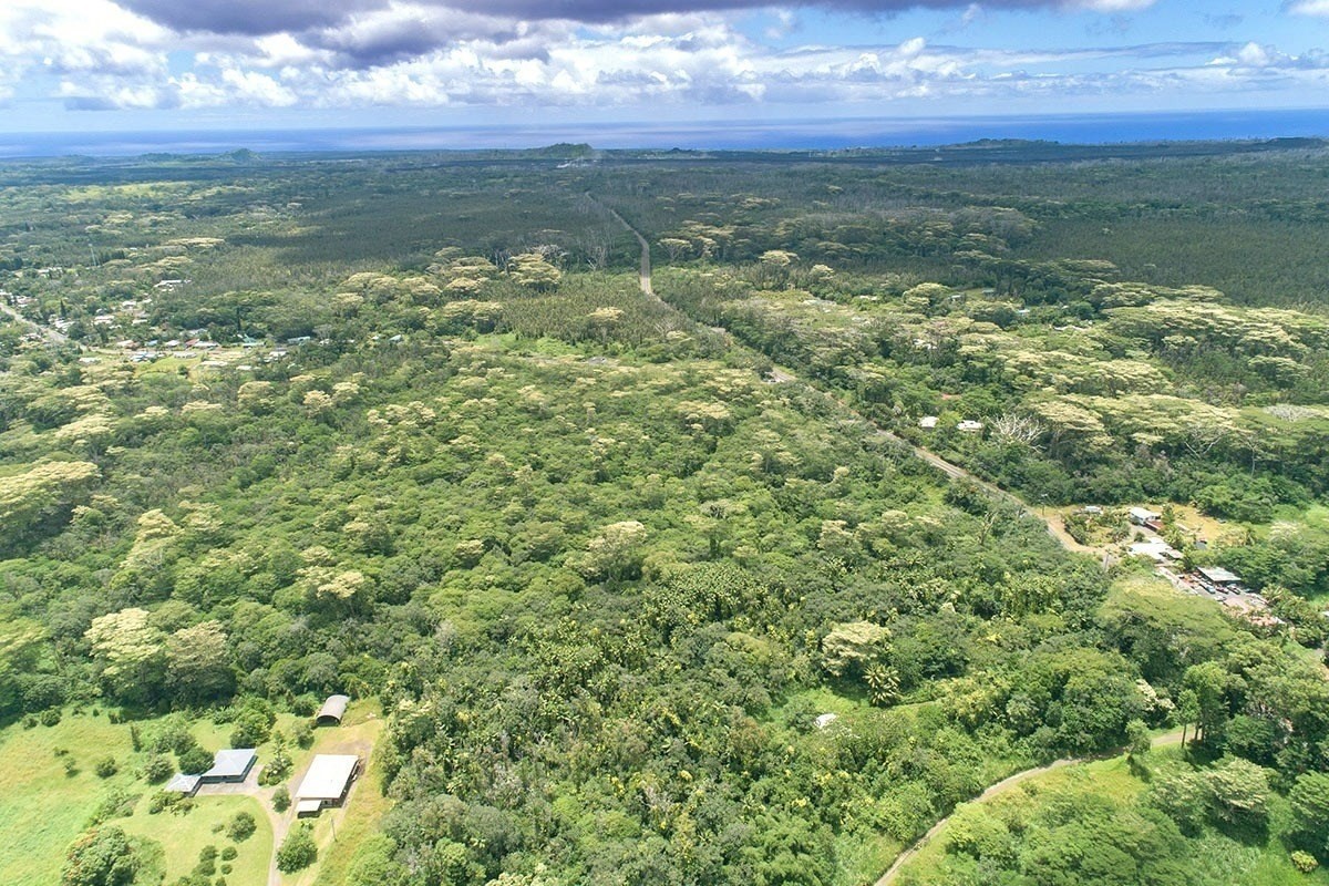 9 Kapoho Road Pahoa, HI 96778 - Photo 12 of 17 a view of an ocean and beach