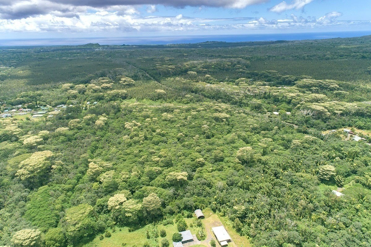 9 Kapoho Road Pahoa, HI 96778 - Photo 16 of 17 a view of an ocean and beach