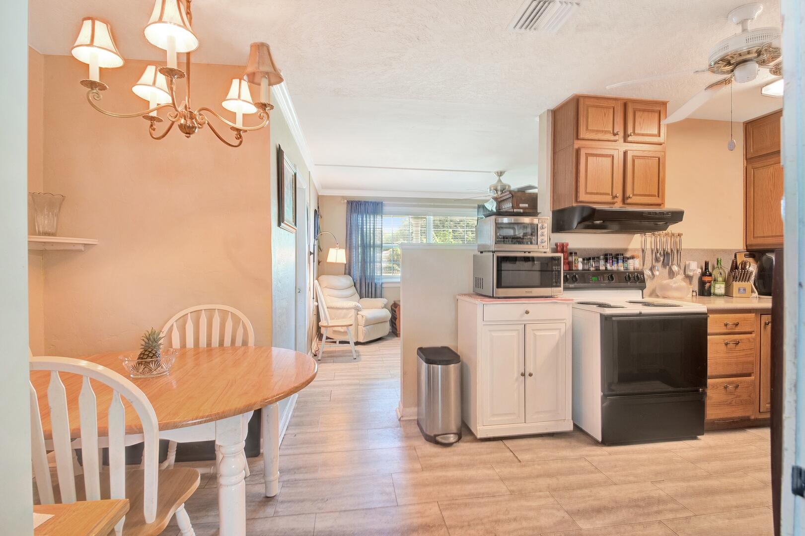 3814 Nowata Road Lantana, FL 33462 - Photo 5 of 23 Dining Area
