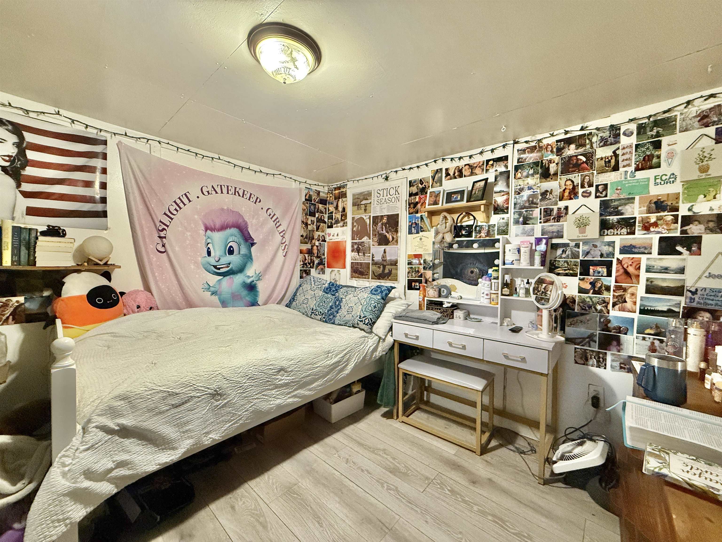 104 Head Of River Road Corbin City, NJ 08270 - Photo 26 of 50 a bed room with a bed and a table