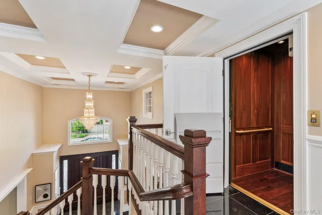 a view of an entryway with a livingroom